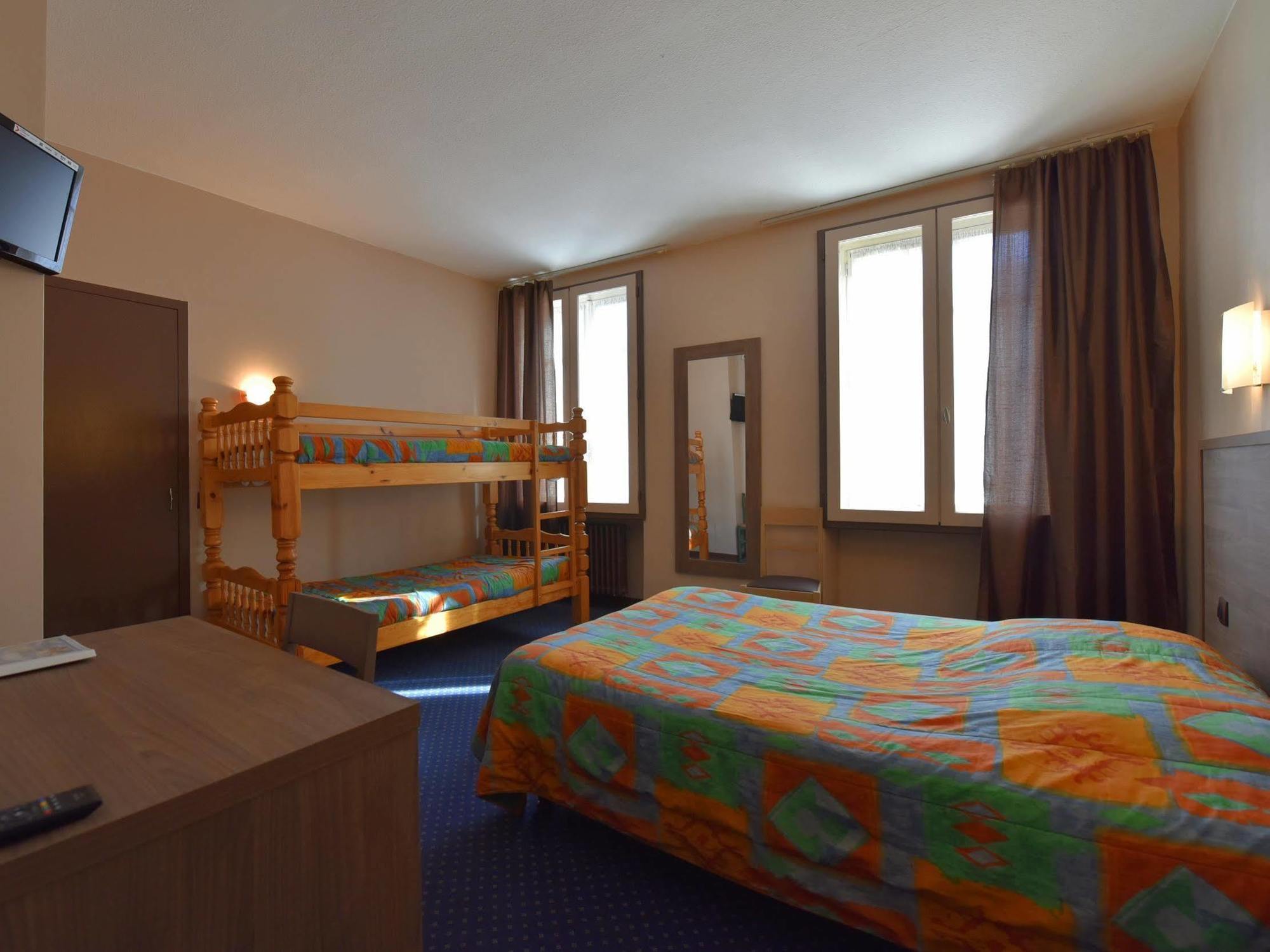 Logis Hotel Saint Jacques Valence  Ngoại thất bức ảnh