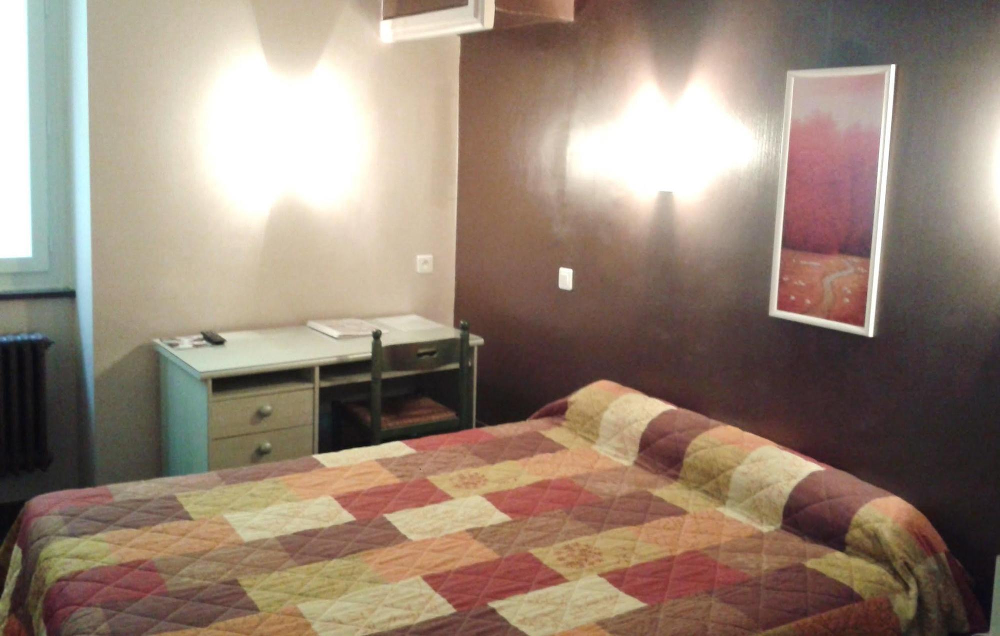 Logis Hotel Saint Jacques Valence  Ngoại thất bức ảnh